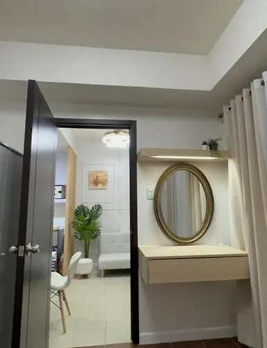 1br Unit At The Rochester